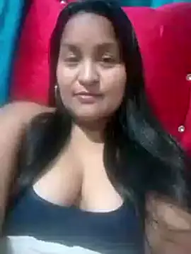 Snapshot of lucia00xx chatting on 11-08-25, 10:52 lucia00xx online show from 11-08-25, 10:52