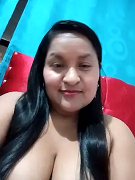 Snapshot of lucia00xx chatting on 11-17-25, 01:44 lucia00xx online show from 11-17-25, 01:44