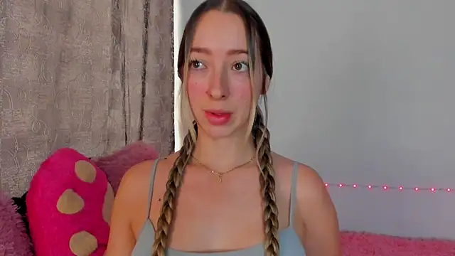 Snapshot of Sophia_rouse chatting on 11-15-25, 05:20 Sophia rouse online show from 11-15-25, 05:20