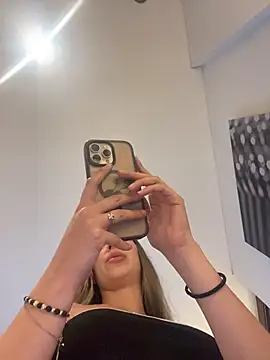 Snapshot of Sophia_rouse chatting on 11-22-25, 01:37 Sophia rouse online show from 11-22-25, 01:37