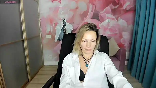 AlinaMoor online show from 01-06-26, 05:33