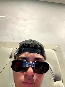 lain213 online show from 10-11-25, 05:39