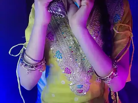 Snapshot of Roiseeee chatting on 02-26-26, 04:55 Roiseeee online show from 02-26-26, 04:55