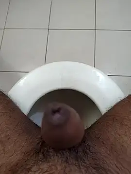 Snapshot of fueyyvvirub chatting on 10-15-25, 07:30 fueyyvvirub online show from 10-15-25, 07:30