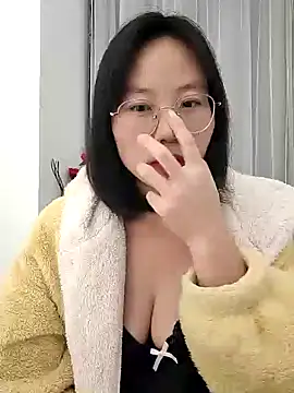 Snapshot of nini10052025 chatting on 10-28-25, 01:36 nini10052025 online show from 10-28-25, 01:36