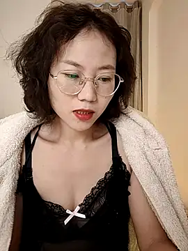 Snapshot of nini10052025 chatting on 11-20-25, 01:28 nini10052025 online show from 11-20-25, 01:28