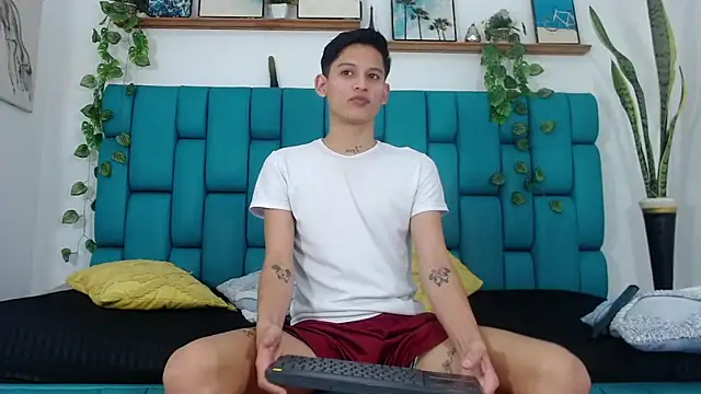 Snapshot of Brian_hot chatting on 10-30-25, 12:17 Brian hot online show from 10-30-25, 12:17