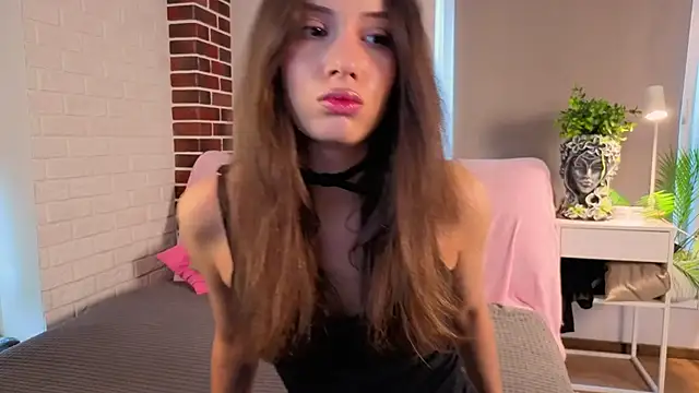 Snapshot of MissyHuf chatting on 10-29-25, 08:16 MissyHuf online show from 10-29-25, 08:16