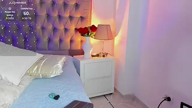 Emma Saylor online show from 11-21-25, 04:49