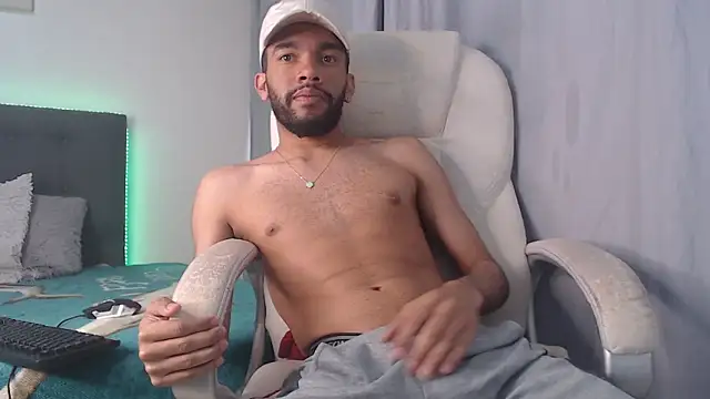 Snapshot of andresnoir_ chatting on 10-15-25, 02:28 andresnoir online show from 10-15-25, 02:28