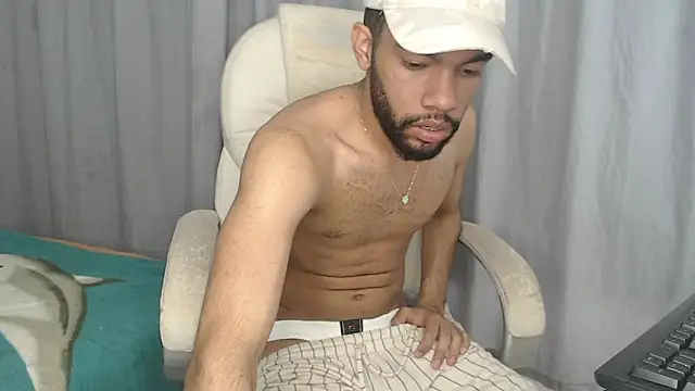 Snapshot of andresnoir_ chatting on 10-17-25, 02:30 andresnoir online show from 10-17-25, 02:30