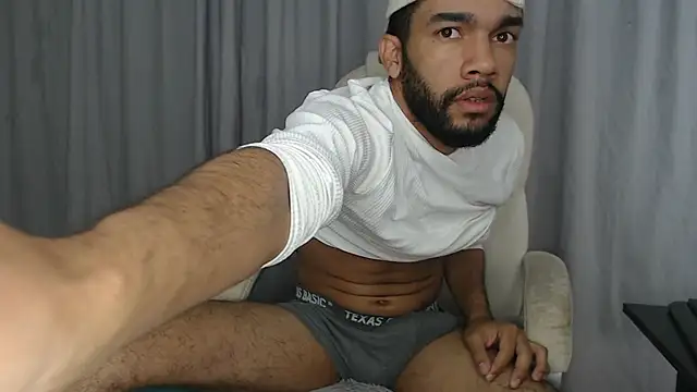 Snapshot of andresnoir_ chatting on 10-21-25, 02:18 andresnoir online show from 10-21-25, 02:18