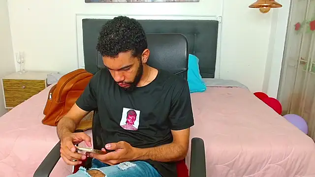 Snapshot of andresnoir_ chatting on 12-18-25, 01:50 andresnoir online show from 12-18-25, 01:50