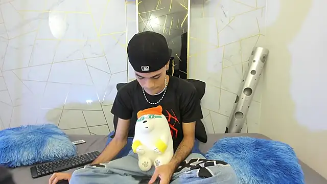 JacobBlackwell  online show from 12-19-25, 07:21