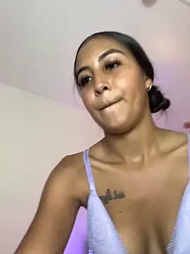 Snapshot of Luna_star3 chatting on 10-29-25, 07:04 Luna star3 online show from 10-29-25, 07:04