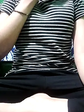 Snapshot of Hornyme18 chatting on 10-21-25, 09:32 Hornyme18 online show from 10-21-25, 09:32