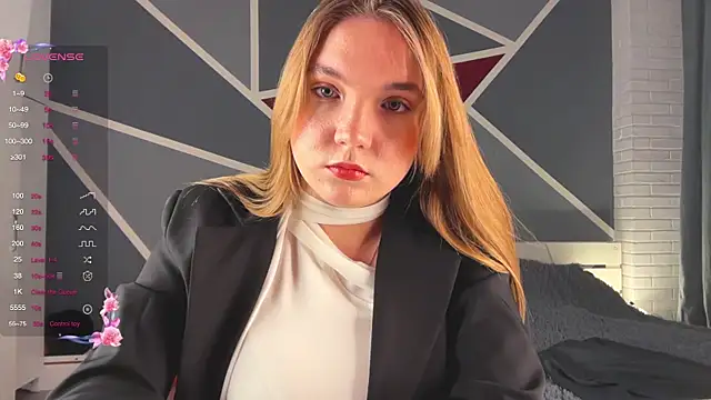 Snapshot of RebeccaEglitis chatting on 12-15-25, 04:33 RebeccaEglitis online show from 12-15-25, 04:33