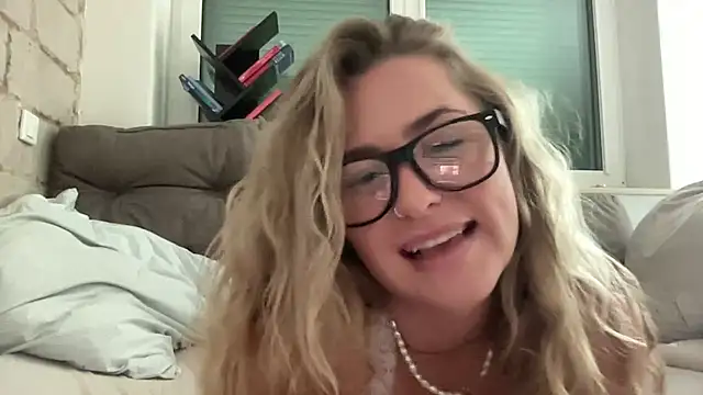 Snapshot of goddesemiiyy chatting on 10-09-25, 09:07 goddesemiiyy online show from 10-09-25, 09:07