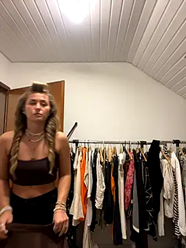 Snapshot of goddesemiiyy chatting on 10-14-25, 10:32 goddesemiiyy online show from 10-14-25, 10:32