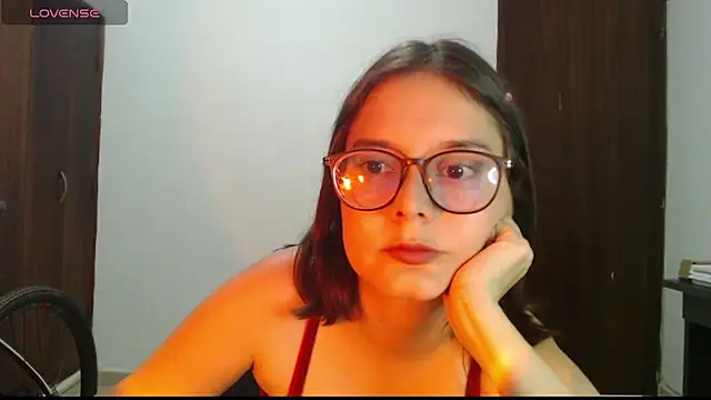 Snapshot of CarlaLorez chatting on 10-15-25, 10:21 CarlaLorez online show from 10-15-25, 10:21