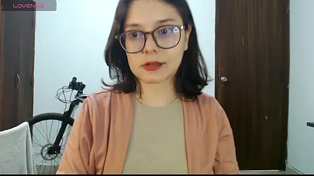 Snapshot of CarlaLorez chatting on 10-23-25, 01:05 CarlaLorez online show from 10-23-25, 01:05