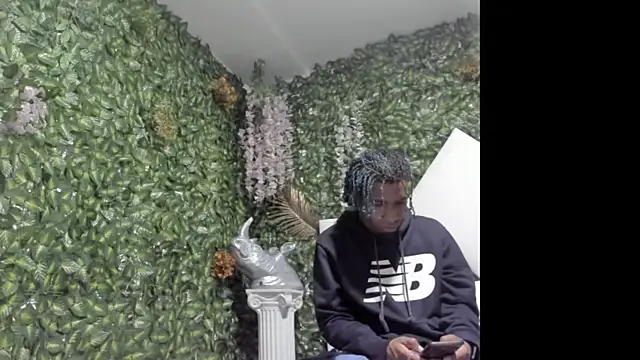 Snapshot of REDBRYAN_EBANO chatting on 10-11-25, 07:23 REDBRYAN EBANO online show from 10-11-25, 07:23