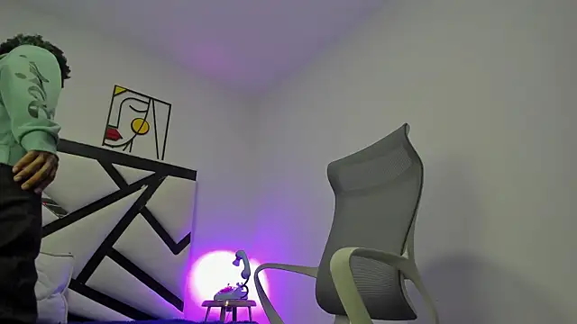 Snapshot of REDBRYAN_EBANO chatting on 10-17-25, 07:27 REDBRYAN EBANO online show from 10-17-25, 07:27