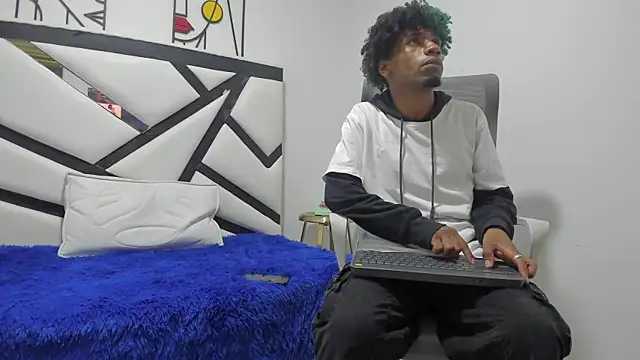 Snapshot of REDBRYAN_EBANO chatting on 10-20-25, 07:14 REDBRYAN EBANO online show from 10-20-25, 07:14