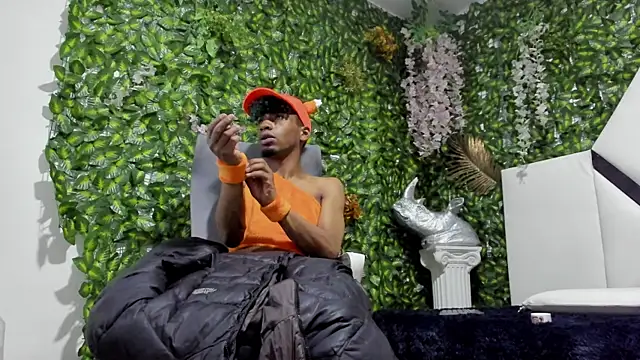 Snapshot of REDBRYAN_EBANO chatting on 10-31-25, 07:48 REDBRYAN EBANO online show from 10-31-25, 07:48