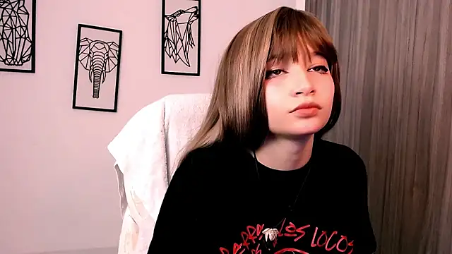 Snapshot of EmuOtori chatting on 10-21-25, 03:13 EmuOtori online show from 10-21-25, 03:13