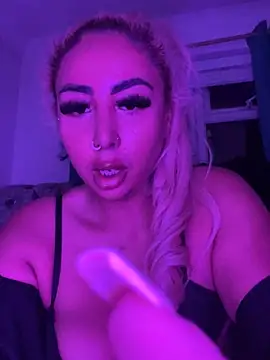 Snapshot of zara_bellexx chatting on 11-21-25, 12:10 zara bellexx online show from 11-21-25, 12:10