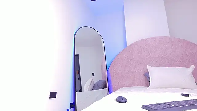 lilylovely  online show from 12-02-25, 07:20