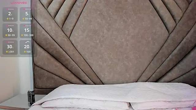 Mythical Girl online show from 10-20-25, 07:47