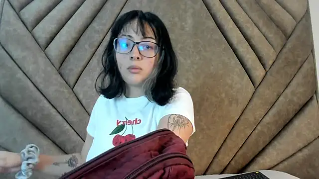 Mythical Girl online show from 11-06-25, 07:26