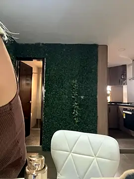 Mythical Girl online show from 11-19-25, 07:25