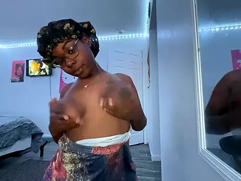 Snapshot of twerkaholic120 chatting on 11-06-25, 03:07 twerkaholic120 online show from 11-06-25, 03:07