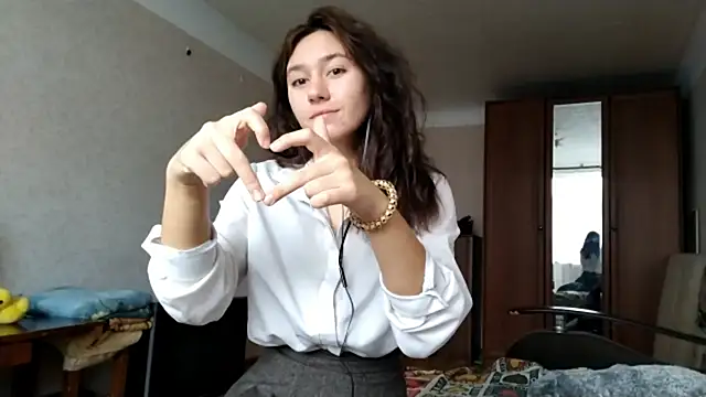 Snapshot of MiaLovelyOne chatting on 10-18-25, 07:20 MiaLovelyOne online show from 10-18-25, 07:20