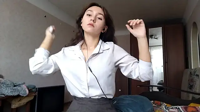 Snapshot of MiaLovelyOne chatting on 10-21-25, 07:20 MiaLovelyOne online show from 10-21-25, 07:20