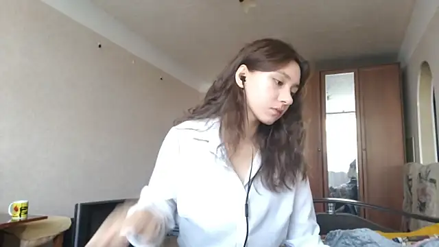 Snapshot of MiaLovelyOne chatting on 10-23-25, 09:19 MiaLovelyOne online show from 10-23-25, 09:19