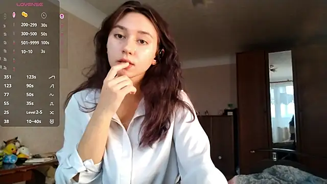 Snapshot of MiaLovelyOne chatting on 11-13-25, 09:30 MiaLovelyOne online show from 11-13-25, 09:30