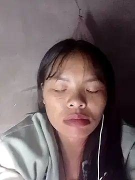 hello-cute online show from 10-20-25, 04:18