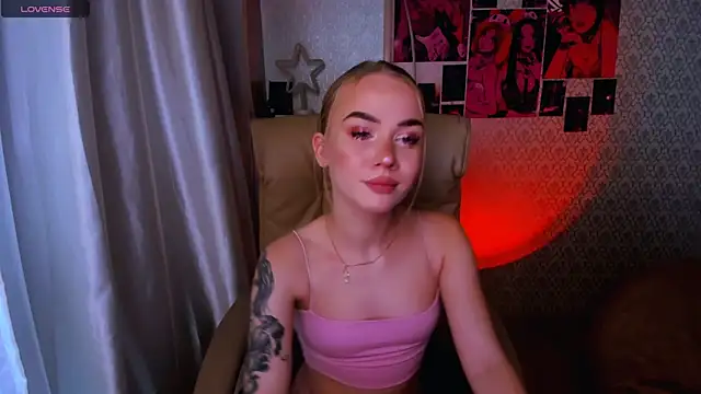 Snapshot of Lollyy_baby chatting on 11-15-25, 08:33 Lollyy baby online show from 11-15-25, 08:33