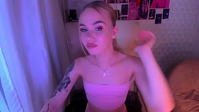 Snapshot of Lollyy_baby chatting on 11-24-25, 06:35 Lollyy baby online show from 11-24-25, 06:35