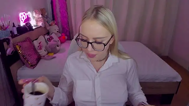 Snapshot of CeaneLino chatting on 10-23-25, 06:50 CeaneLino online show from 10-23-25, 06:50