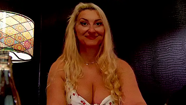 Snapshot of LeticiaReys chatting on 12-18-25, 07:42 LeticiaReys online show from 12-18-25, 07:42