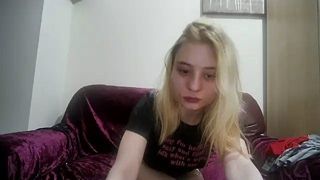 Snapshot of cinnamon-xx chatting on 05-14-26, 01:34 cinnamon-xx online show from 05-14-26, 01:34