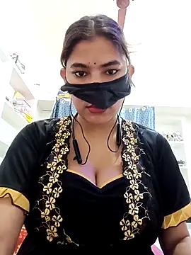 Snapshot of Hot_radhaji chatting on 04-25-26, 01:41 Hot radhaji online show from 04-25-26, 01:41