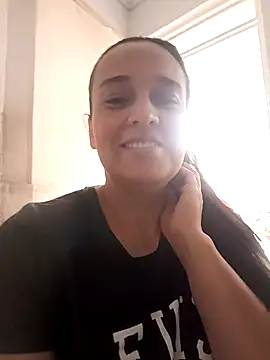 Snapshot of FiorellaDuboi chatting on 10-23-25, 12:26 FiorellaDuboi online show from 10-23-25, 12:26