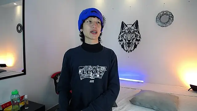 Snapshot of Emo_Boy_ chatting on 12-17-25, 12:33 Emo Boy online show from 12-17-25, 12:33