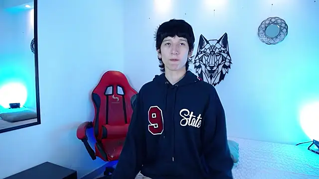 Snapshot of Emo_Boy_ chatting on 12-19-25, 12:45 Emo Boy online show from 12-19-25, 12:45